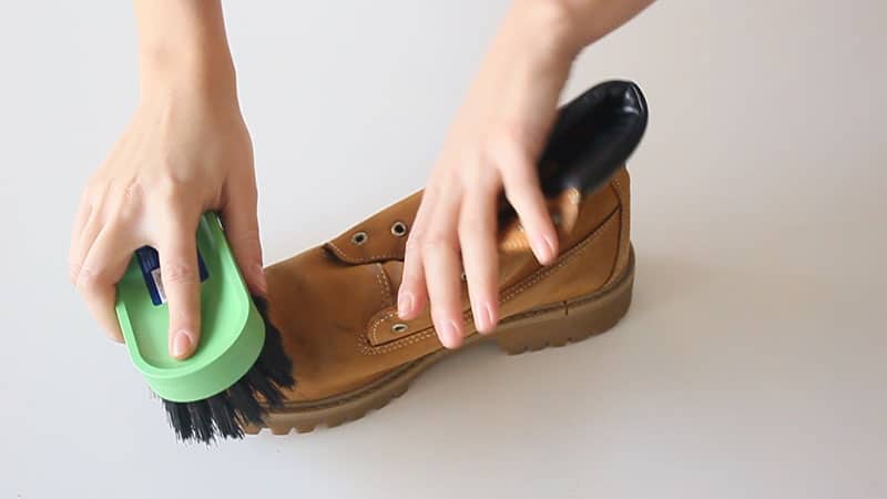 how to get mud off leather shoes