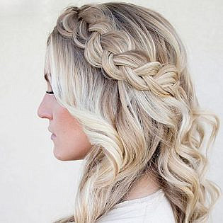 15 Beautiful Hairstyles for Bridesmaids in 2022 - The Trend Spotter