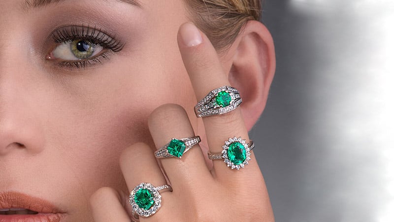10 Stunning Emerald Engagement Rings 