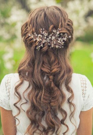 60 Best Bridesmaid Hairstyles For Every Wedding