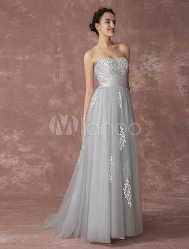 36 Stunning Silver Wedding Dresses For Brides Thetrendspotter 7263