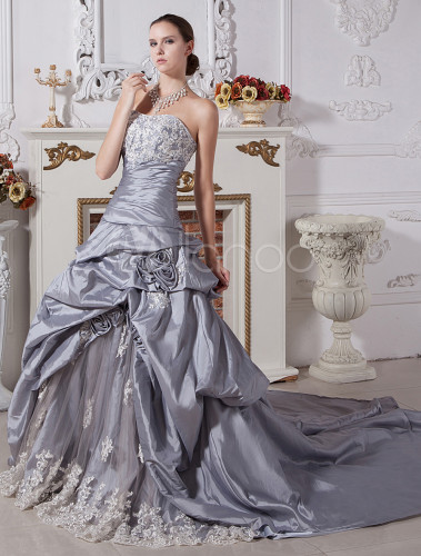 36 Stunning Silver Wedding Dresses For Brides Thetrendspotter 