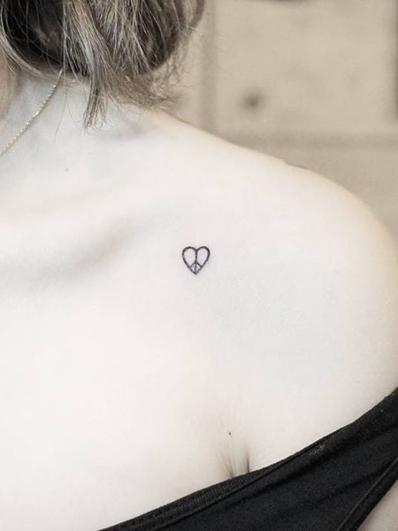 Update more than 92 women's simple chest tattoos latest - thtantai2
