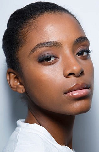 7 Natural Makeup Looks For a More Radient You