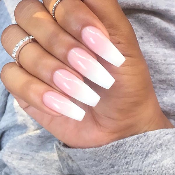 Różowo-białe paznokcie ombre