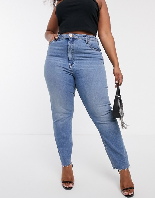 How to Wear Mom Jeans With Style - The Trend Spotter