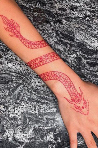 50 Coolest Hand Tattoo for Men and Women (2024) - The Trend Spotter