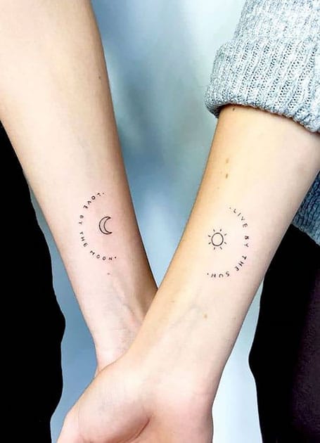 small tattoos with meaning  Google zoeken  Petit tatouage géométrique  Tatouage de glyphe Tatouage géométrique