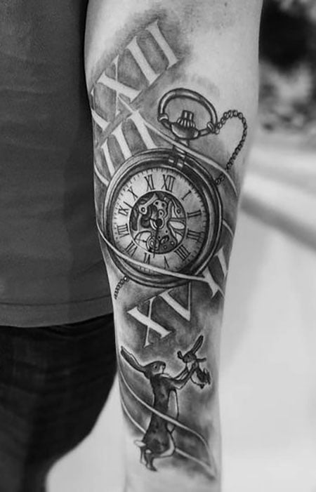 pocket watch and rabbits, forearm tattoo, roman numerals translation, green  top and je… | Tatuagem relogio romano, Tatuagem de relógio de bolso,  Tatuagem de relógio