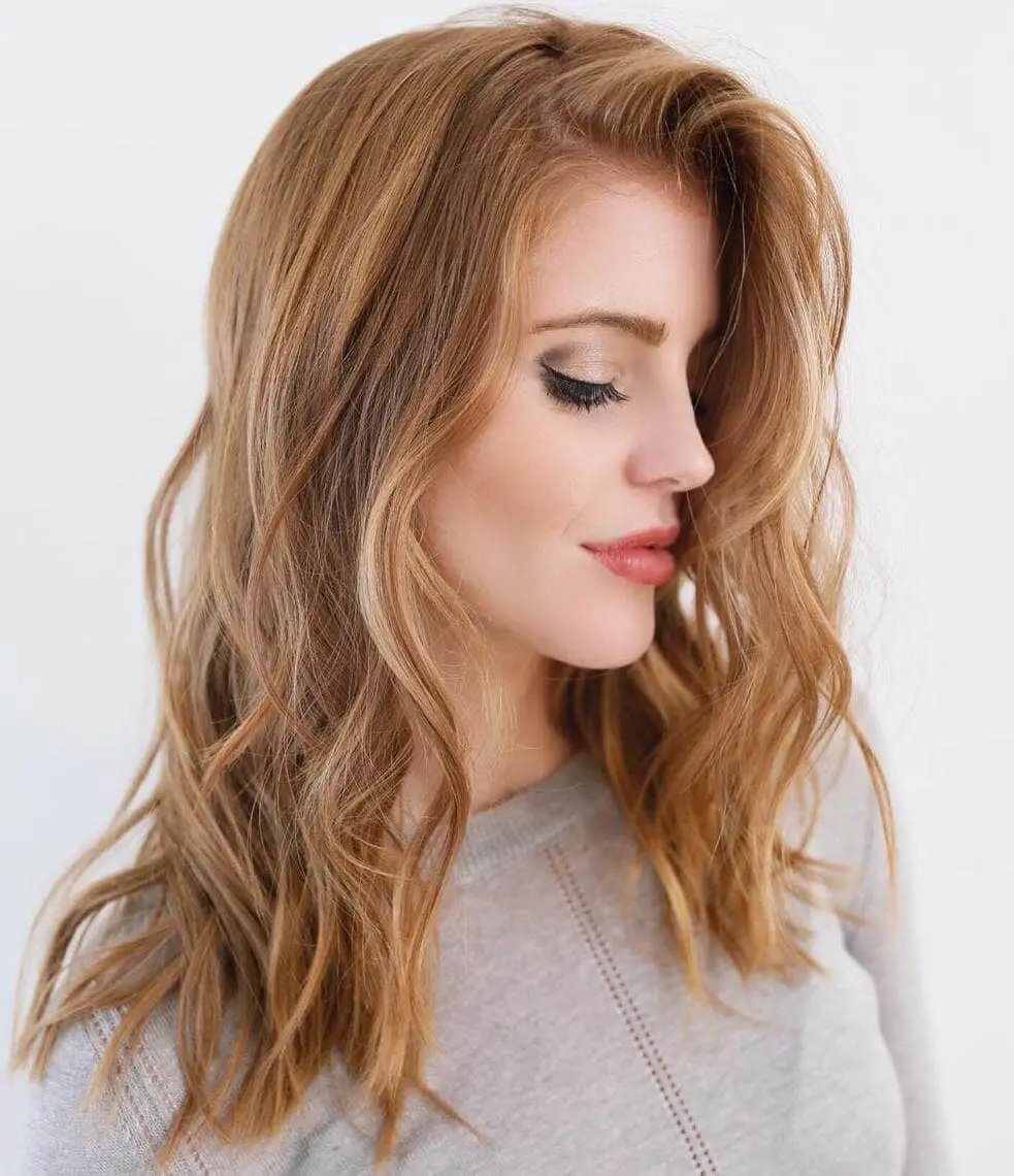 strawberry blonde light brown hair with highlights