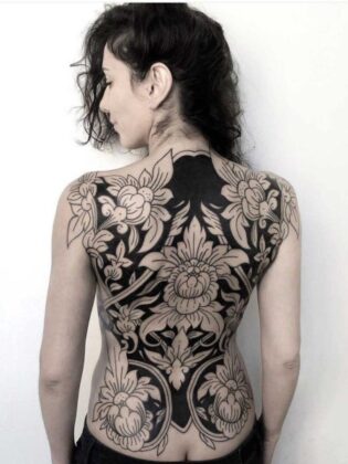 25 Coolest Back Tattoos for Women (2021)- The Trend Spotter