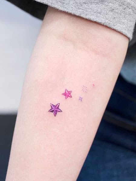 Avril Lavigne's Blue Star Arm Tattoo | Steal Her Style