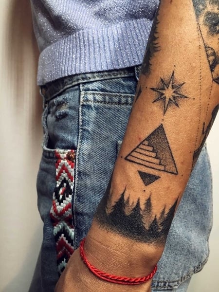 33 Decent Star Tattoos On Leg