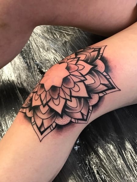 Sunflower on the Knee cap  not  Everlasting Art Tattoo  Facebook