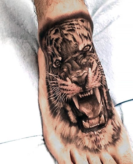 Tiger done on my foot 9 rl it took 4h i think i will do another one on  my other leg so it will look like the yin and yang or some