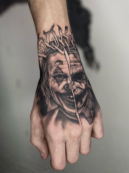 Vivid Ink Hagley Road West  Pennywise on the hand complete by George   Whos looking forward to Halloween next month   georgeztattoos   vividink tattoos tattooartist pennywise horror horrortattoo  handtattoo 