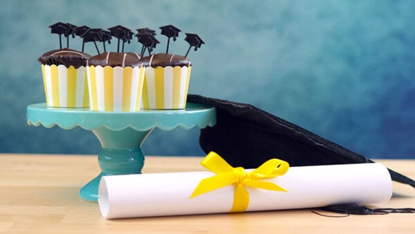 50 Graduation Party Ideas & Decorations For a Fun Time