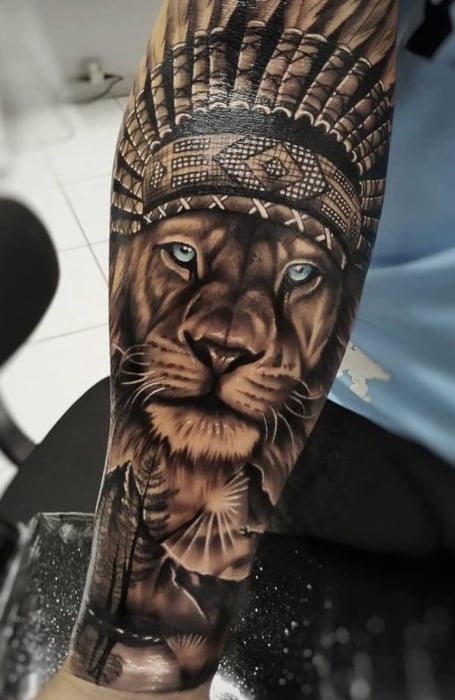 Tattoo uploaded by Stewart Watt • #lion #hand #piece • Tattoodo
