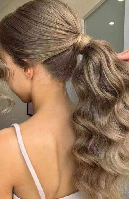21 Curly Ponytail Hairstyles That Every Woman Should Try
