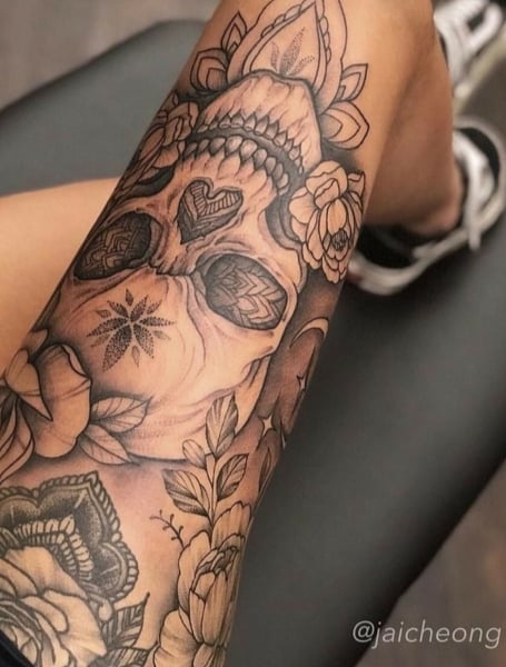 zwak Seminarie streep 80 Coolest Sleeve Tattoos for Women in 2023 - The Trend Spotter