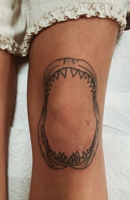 Shark jaw tattoo on the knee Loving this placement no cap  britinktattoos For appointments and inquiries please  WHATSAPP  8768208961  Instagram post from Brittney Kow britinktattoos