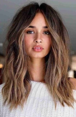 35 Best Middle Part Hairstyles for Women in 2024
